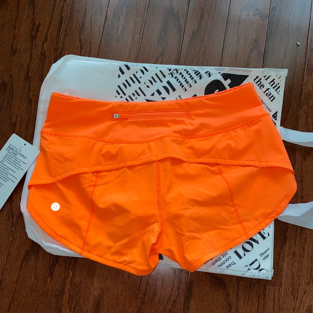 Lululemon Speed Up Short 2.5” free tote - Picture 2 of 10